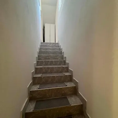 Adi * Podastrana